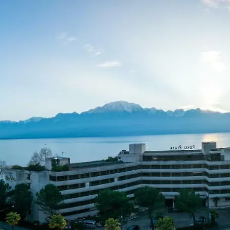 Alpine Stunning And Modern / Montreux